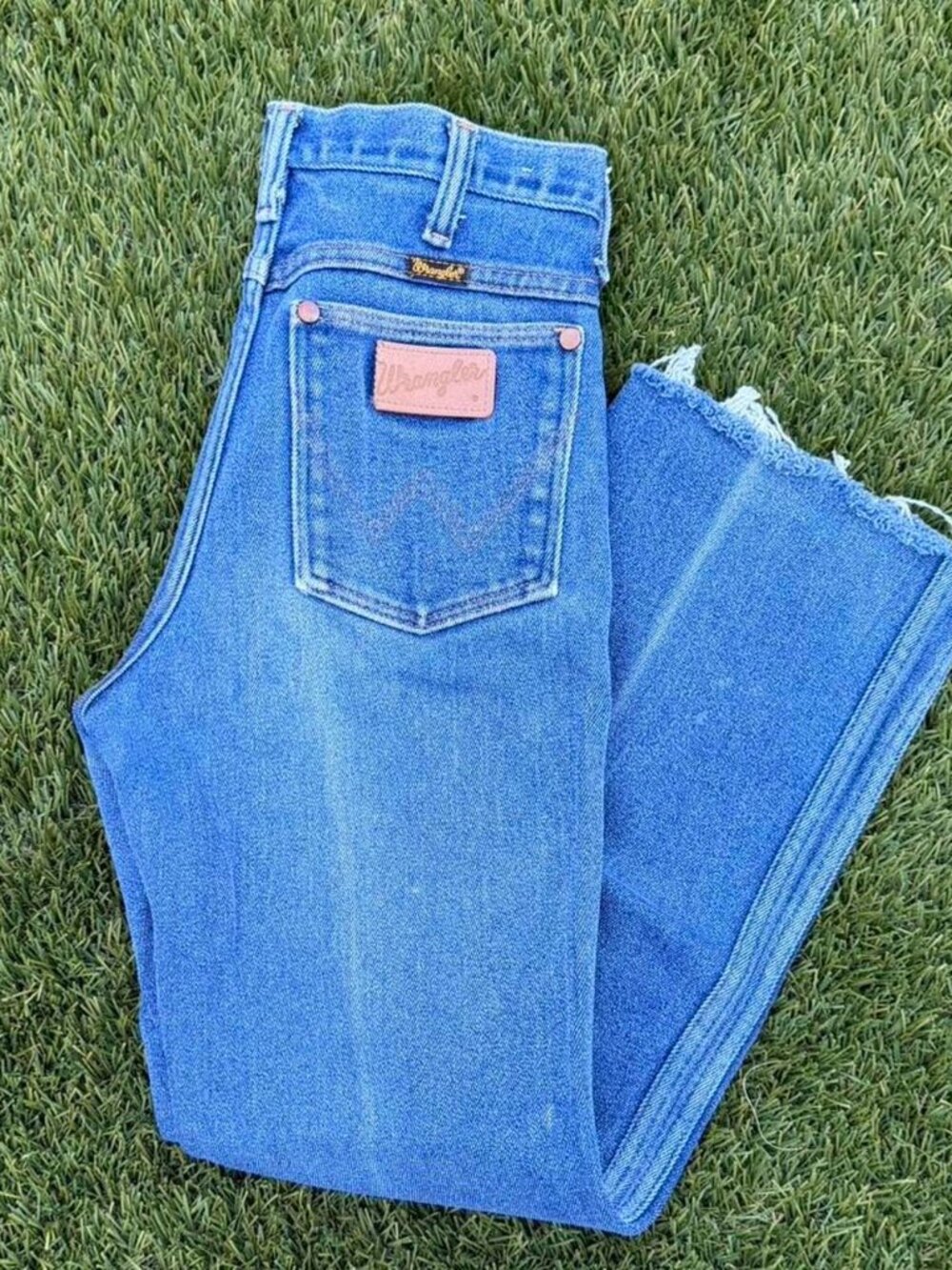 Vintage 1970s Women's Wrangler Straight Leg Blue Jeans High Waist Denim Size 26